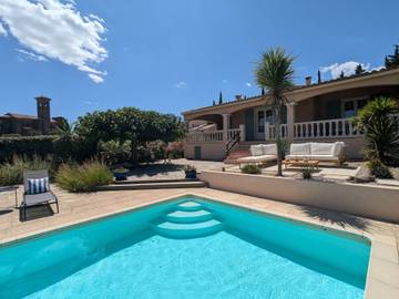 Cottage pour 10 personnes, avec piscine et jardin, adapté aux familles à Montouliers