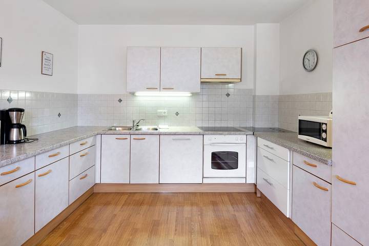 Entire apartment, Holiday Apartment 'Bertollhof Apfelerlebnis' with Mountain View, Shared Garden and Wi-Fi in Kortsch, Silandro