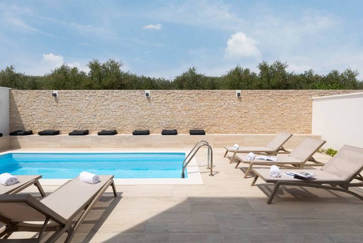 Ferienhaus für 11 Personen, mit Balkon/Terrasse und Pool in Vrsi