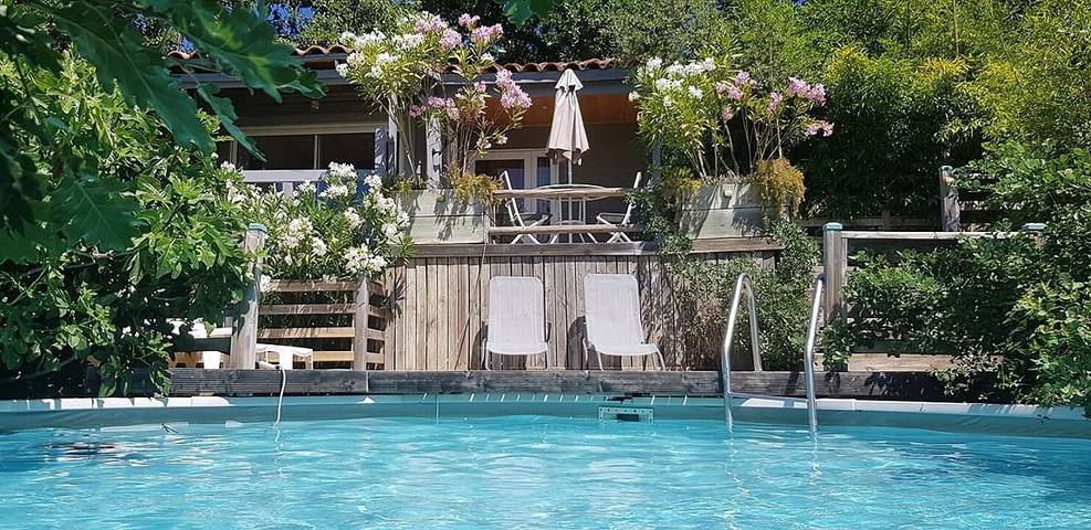 Gîte pour 2 personnes, avec jardin et piscine, animaux acceptés