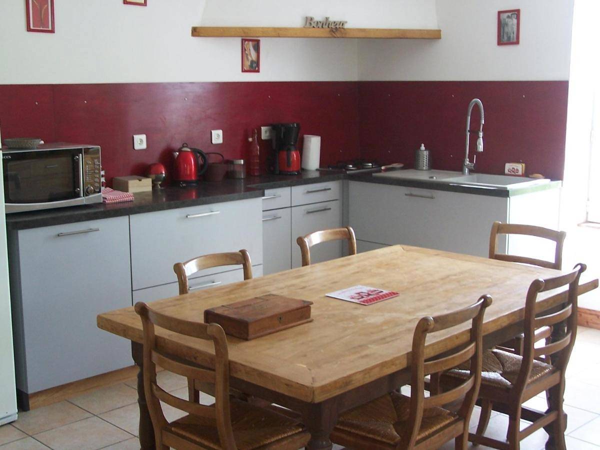 Two-Bedroom House in Druyes-les-Belles-Fontaines, Région d'Auxerre