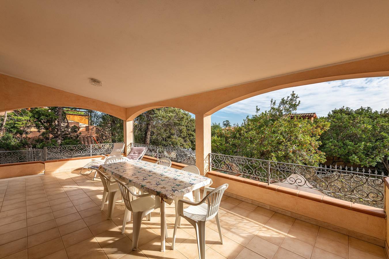 Ferienhaus "Casa Vacanze dei Pini" mit Terrasse und Gemeinschaftsgarten in Costa Rei, Muravera