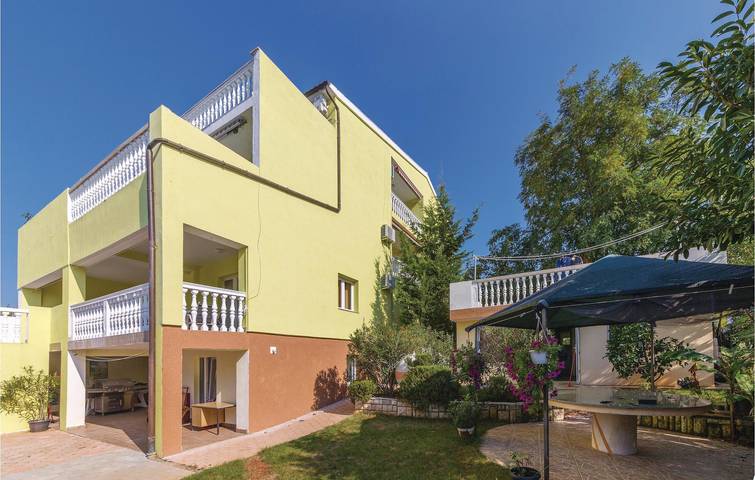 Holiday letting for 10 people, with Terrace in Pula
