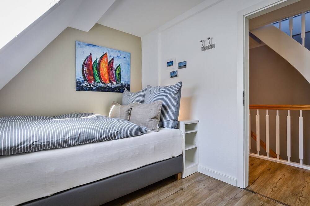 Meerzeit - Moderne Haushälfte mit umzäuntem Garten für bis zu 8 Personen mit in Hörnum, Sylt