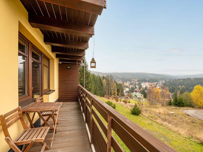 Ferienwohnung für 4 Personen, mit Ausblick und Terrasse sowie Garten in Harrachov - 2