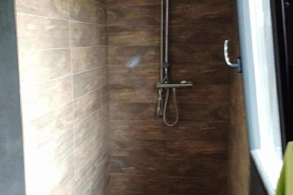 Gîtes 23M2 avec terrasse,  piscine chauffée, Spa et sauna in Dampierre, Jura