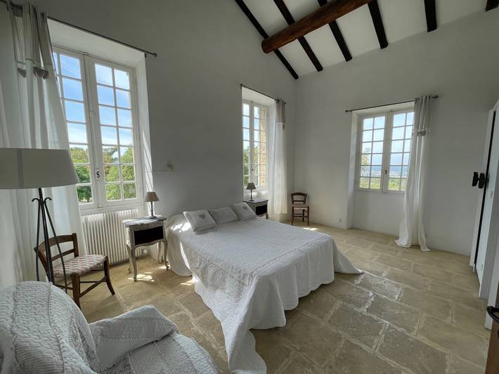 Gîte pour 5 personnes, avec terrasse ainsi que jardin et piscine, animaux acceptés à Saumane-de-Vaucluse