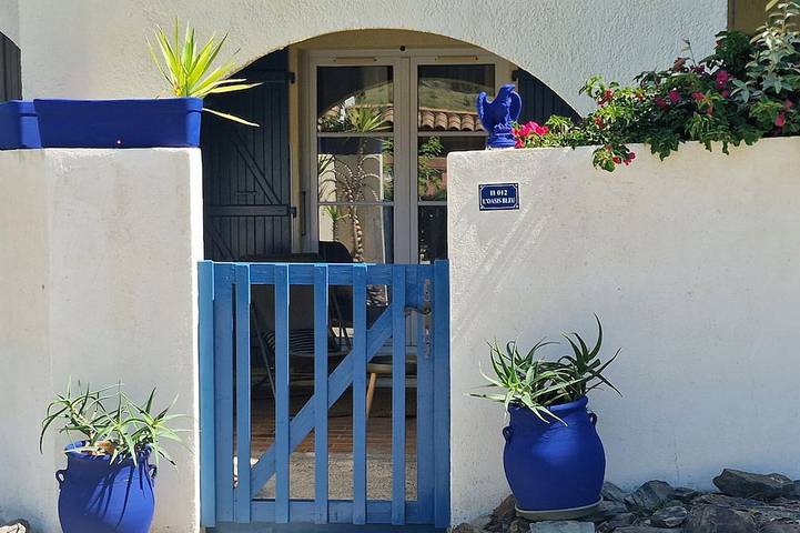 Location de vacances pour 4 personnes, avec jardin ainsi que terrasse et piscine, animaux acceptés à Cerbère