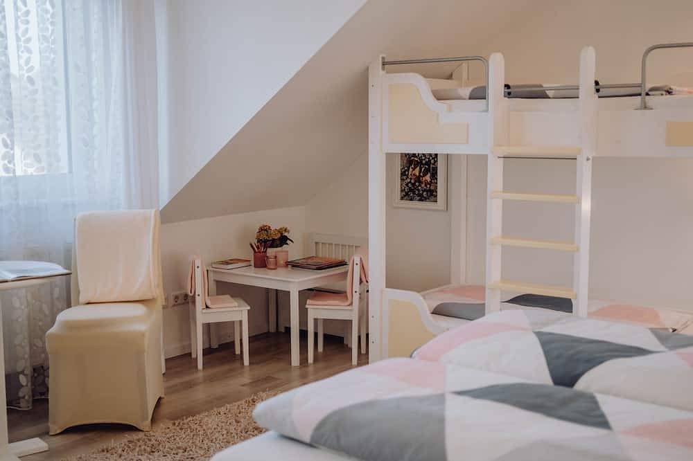 Ganze Wohnung, Familienzimmer Nr 2 - mit 2 Kindern in Rheinhausen, Südschwarzwald