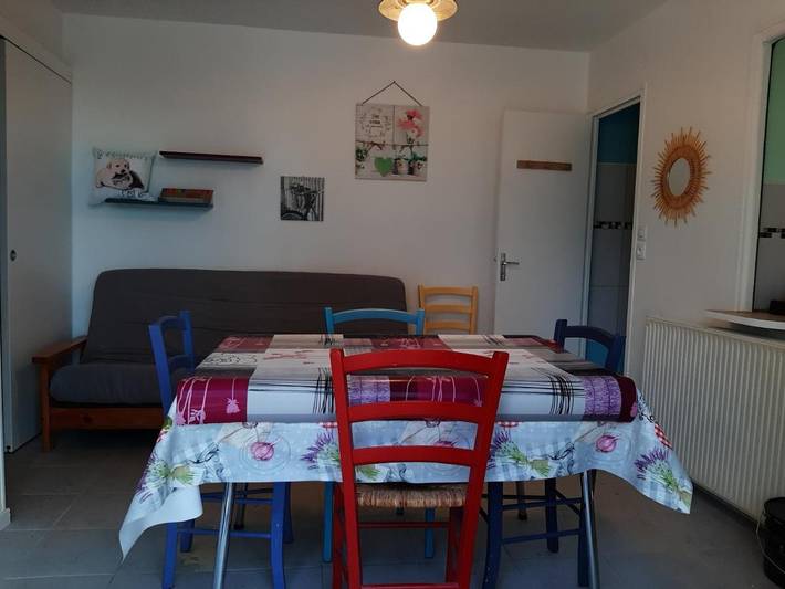 Parc de vacances pour 4 personnes, avec vue sur le lac et terrasse ainsi que jardin et vue, animaux acceptés en Dordogne - 2