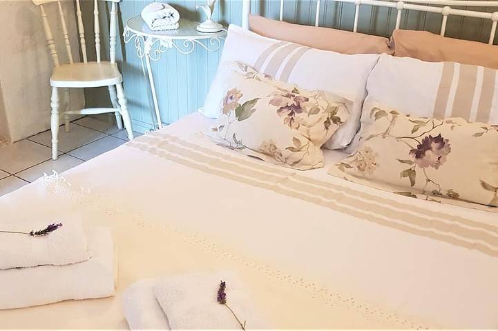 Location de vacances pour 2 personnes, avec Jardin et Piscine à Saint-Palais-de-Phiolin - 4