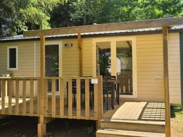 Mobil home pour 4 personnes, avec piscine et terrasse à La Douze