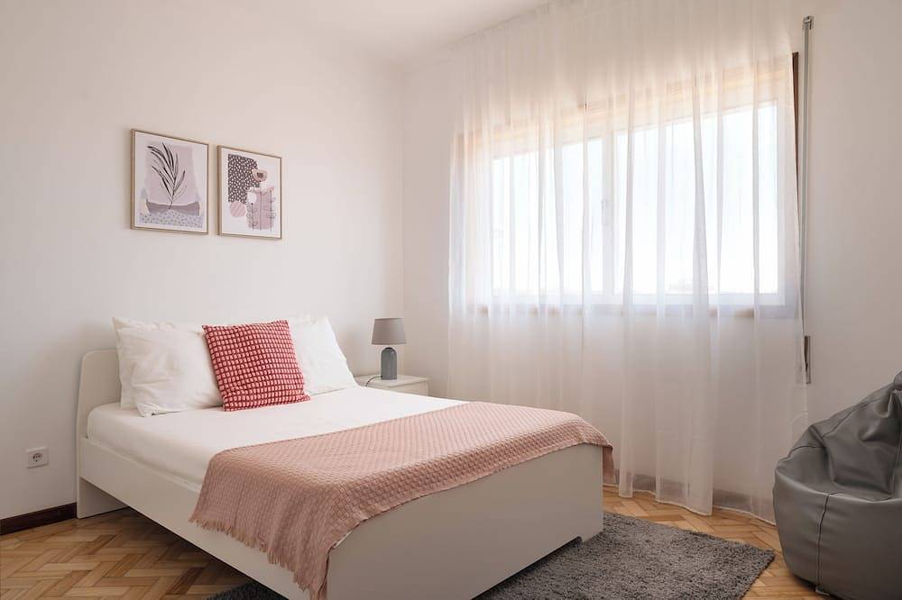 Apartamento entero, King Size Bed with Air Conditioning near the Beach and Free Street Parking in Canidelo, Distrito de Porto