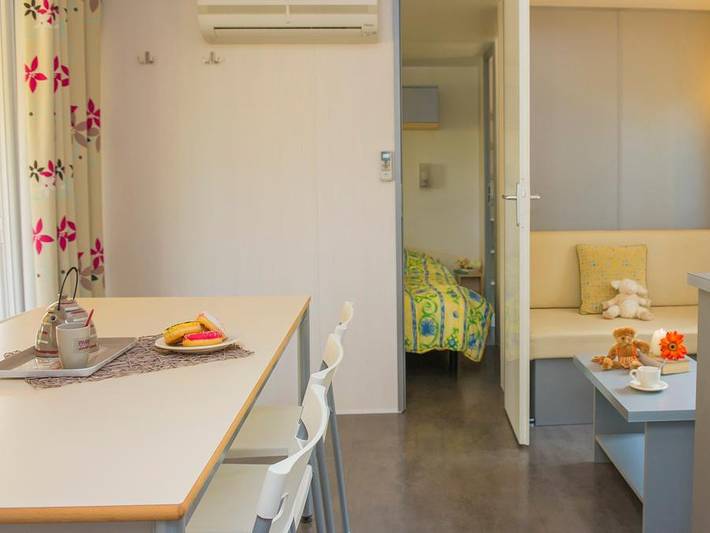 Camping Aec Vacances Les Dauphins - Mobilhome 8 personnes - Location Mobilhome Confort - 3 chambres in Saint-Cyr-sur-Mer, Côte méditerranéenne (France)