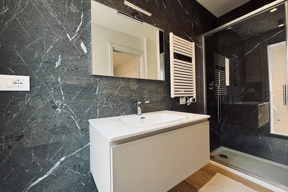 Apartamento entero, Double room, private bathroom inside in Imola, Provincia de Bologna