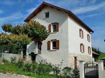 Gîte pour 8 personnes, avec terrasse et jardin à Charavines
