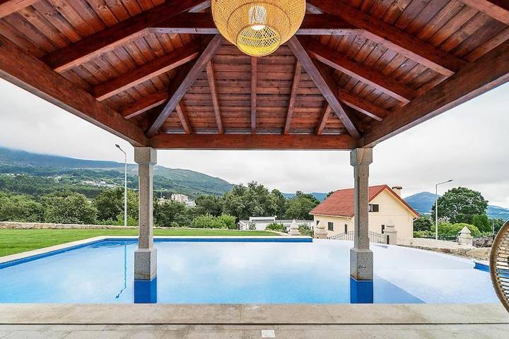 Location de vacances pour 8 personnes, avec vue ainsi que jardin et piscine à Vila Nova de Cerveira - 4