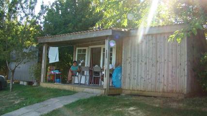 Gîte pour 4 personnes, avec bassin pour enfant et terrasse ainsi que vue et piscine, animaux acceptés à Saint-Pierre-Lafeuille