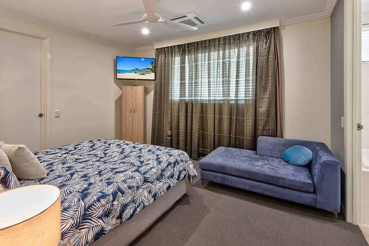 Holiday apartment for 9 people, with balcony in Hamilton Island