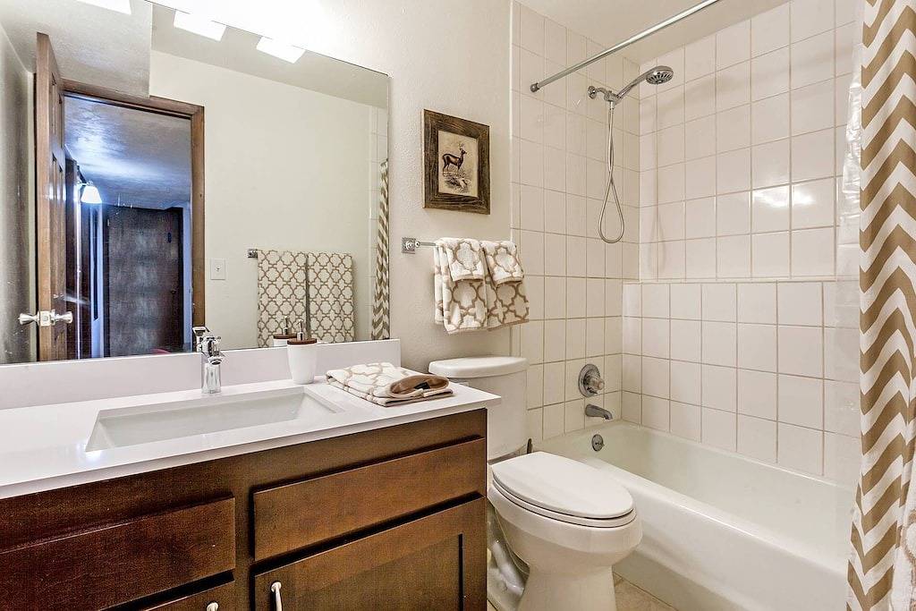 5 Minuten zu Fuß zur Bushaltestelle, Zugang Vail oder Beaver Creek, Eagle Vail Townhome am 11. Tee-Box gelegen !! in Eagle-Vail, Beaver Creek