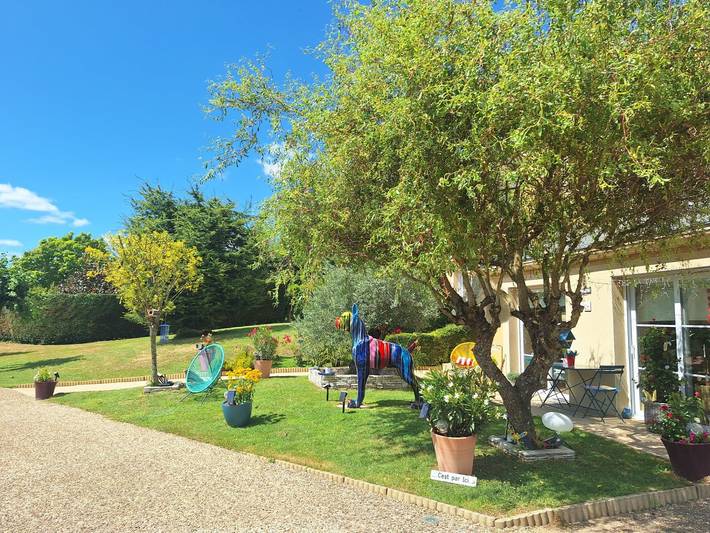 Gîte pour 4 personnes, avec terrasse ainsi que jacuzzi et jardin
