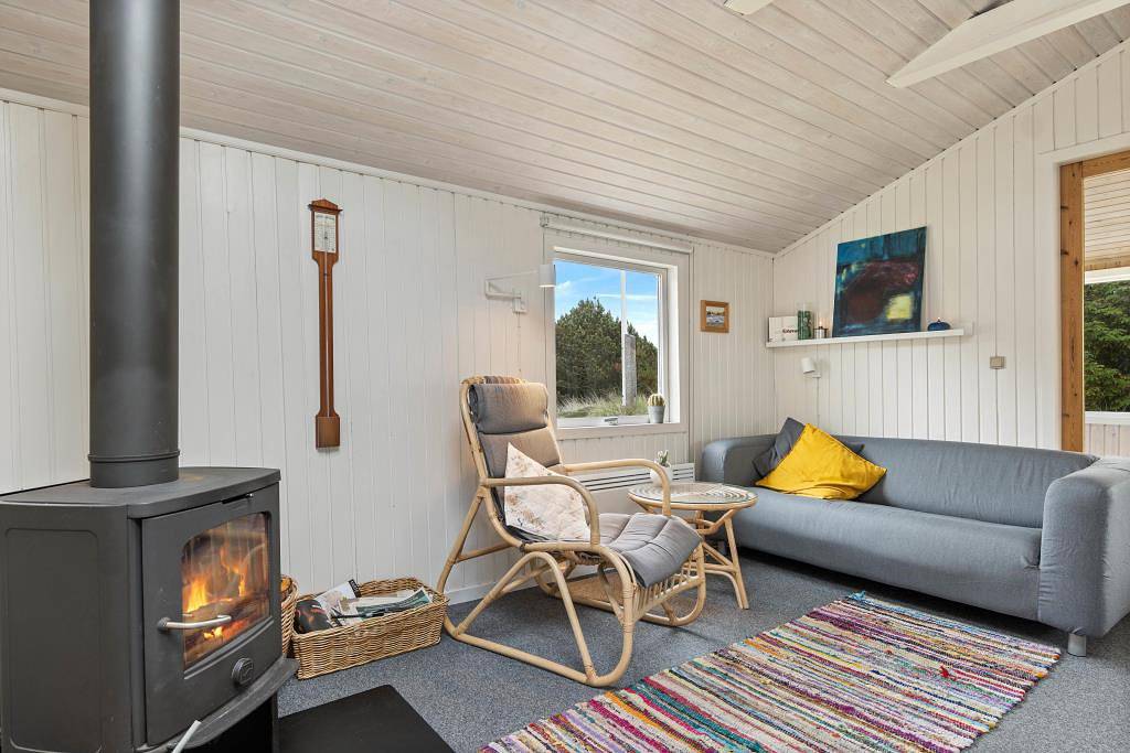 Helles Ferienhaus mit Holzofen und Wintergarten in Fjand, Nissum Fjord