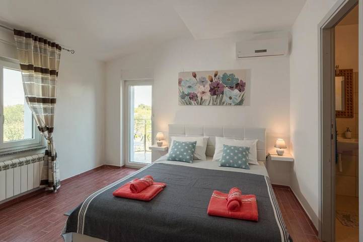 Maison d’hôte pour 2 personnes, avec balcon et jardin à Pula