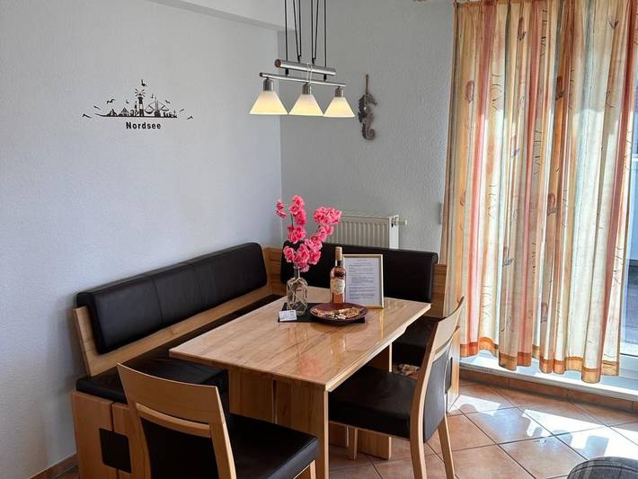 Bungalow für 4 Personen, mit Balkon und Seeblick sowie Sauna, kinderfreundlich in Bensersiel - 4