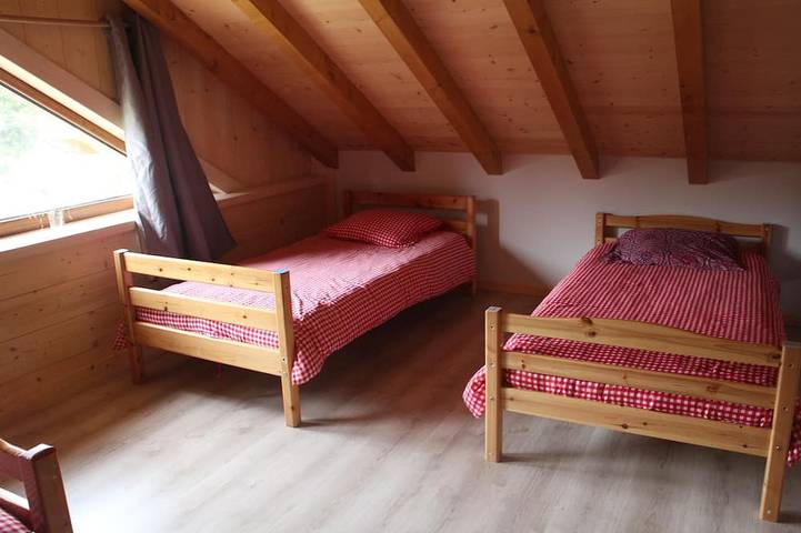 Gîte pour 6 personnes, avec jardin ainsi que terrasse et jacuzzi, animaux acceptés dans Cascades du Hérisson - 3