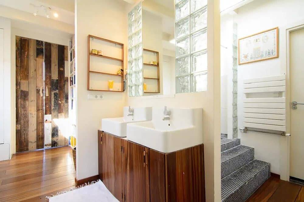 Art filled four floor townhouse in family friendly neigbourhood in Amsterdam Oost, Holländische Küste