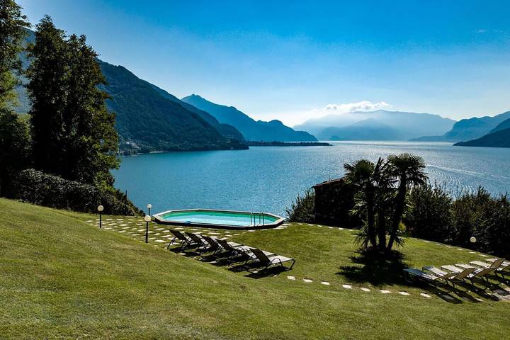 Villa per 12 persone, con Idromassaggio e Giardino nonché Vista lago a Colico