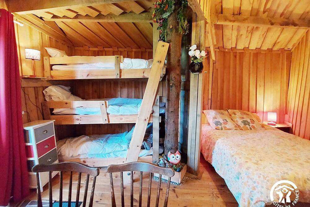 Casa Árbol con Desayuno, Seguridad, Confort y Piscina in Saint-Thomas-de-Courceriers, Mayenne (desambiguación)