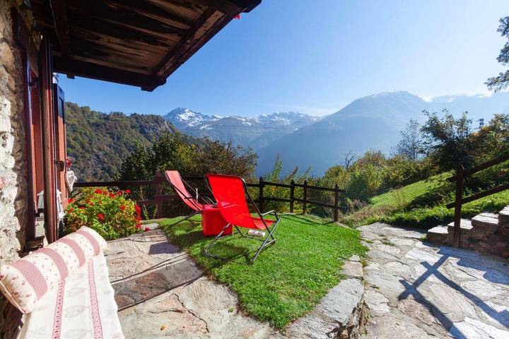 Chambre d’hôte pour 2 personnes, avec Balcon et Terrasse ainsi que Jardin et Vue dans Vallée d'Aoste