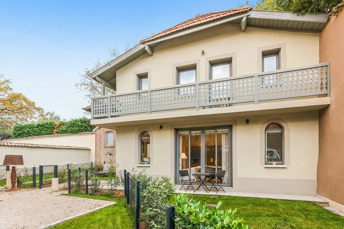 Appartement entier, La Villa Serenna - Appt avec jardin, 15 mn de Lyon in Écully, Rhône