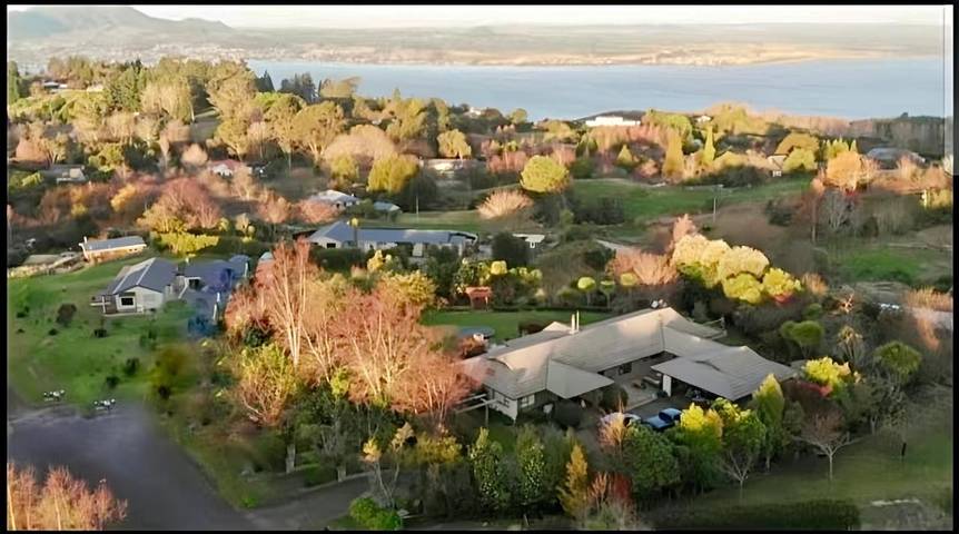 Chambre d’hôte pour 7 personnes, avec jacuzzi et jardin à Taupo