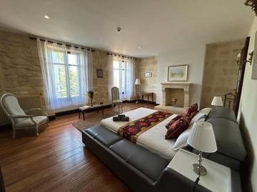 Hôtel pour 3 personnes, avec terrasse ainsi que jardin et vue à Virsac