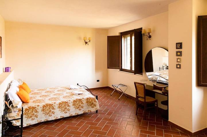 An old farmhouse expertly restored and transformed into a prestigious villa in Éboli, Provincia de Salerno