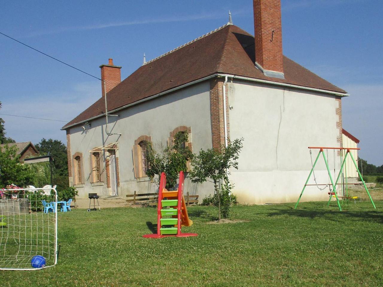 Renovierter Bauernhof mit Spa, Spielzimmer und Kinderaktivitäten in Cressanges, Allier