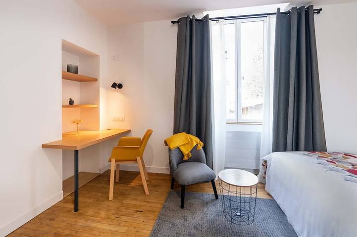 Ganze Wohnung, Studio B, in the city center, cozy and warm... in La Roche-sur-Yon, Loire-Tal