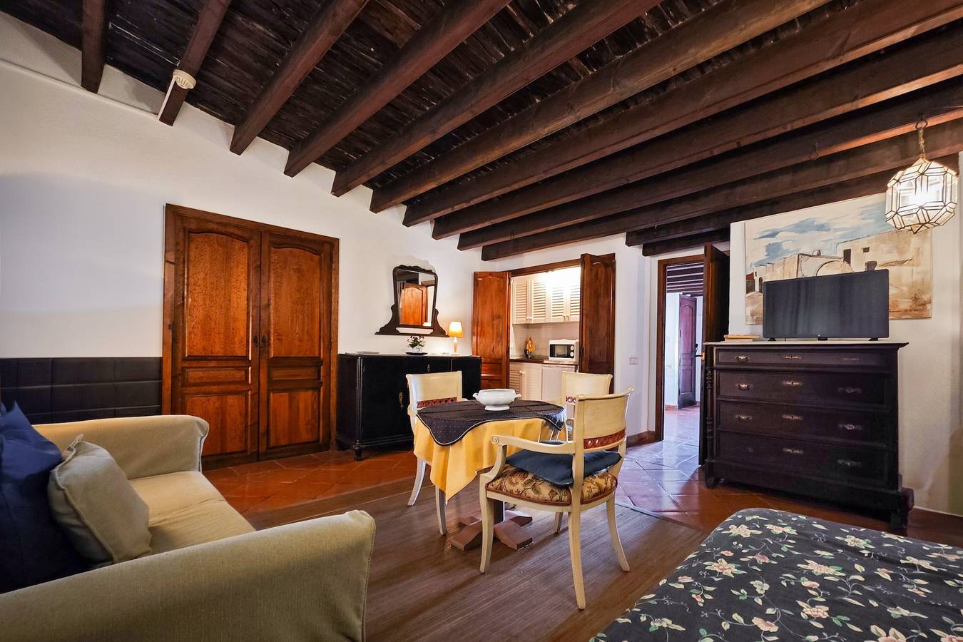Apartment 'Navila Numero 2' with Shared Pool, Wi-Fi and Air Conditioning in Dalt Vila, Ibiza (Municipality)