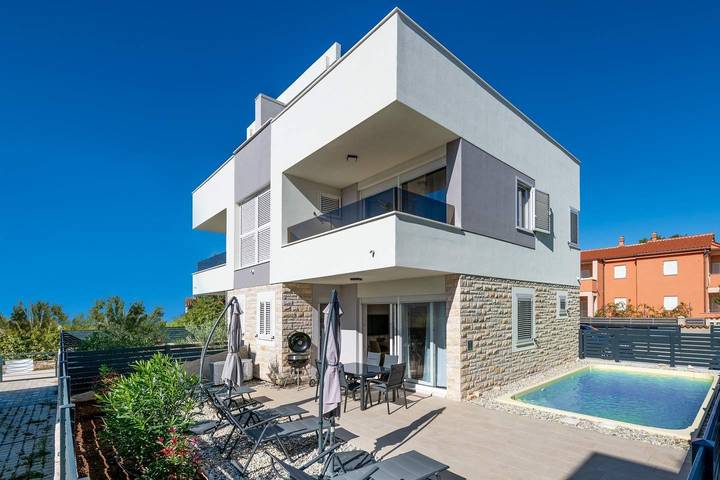 Ferienhaus für 6 Personen, mit Balkon/Terrasse und Pool