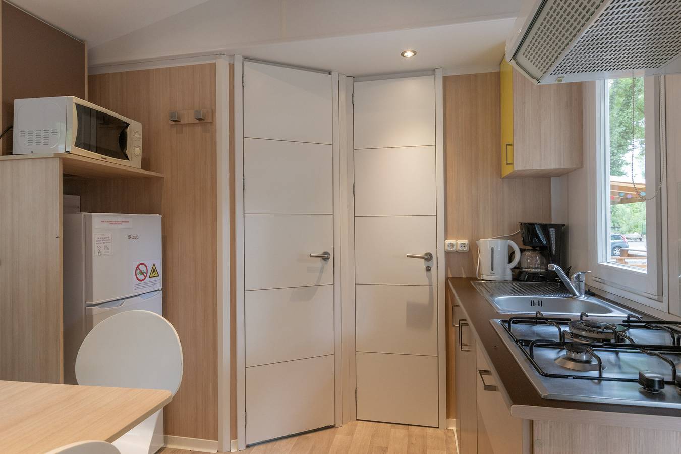 Mobil-home 'A - 1-4 pers' avec piscine partagée, terrasse privée et jardin commun in Lavilledieu, Ardèche