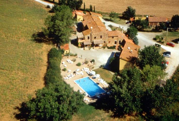 Appartamento per 3 persone, con panorama e piscina nonché giardino in Casole d'Elsa
