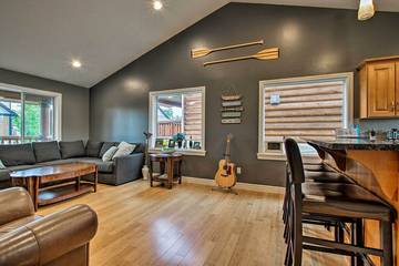 Cottage Rentals for 10 Guests in Alberta, Canada, Picture 1