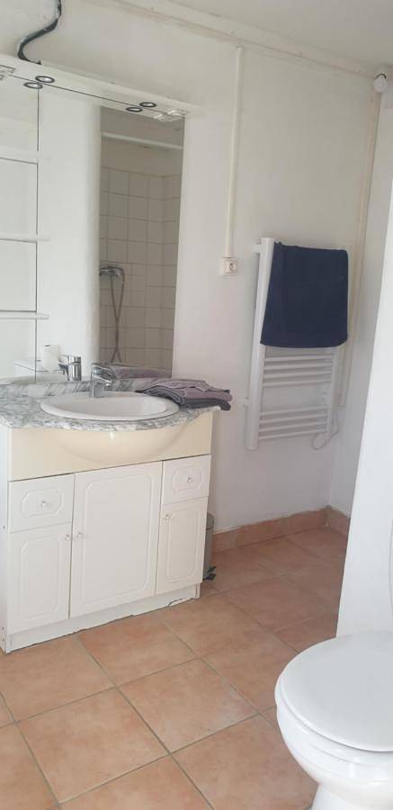 Appartement entier, One-Bedroom Apartment in Revest-du-Bion, Région de Forcalquier