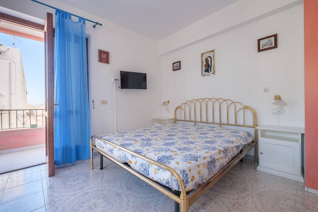 Entire apartment, Holiday Apartment "Case Vacanza Armando Mono Lipari" near Beach with Balcony & Wi-Fi in Lipari