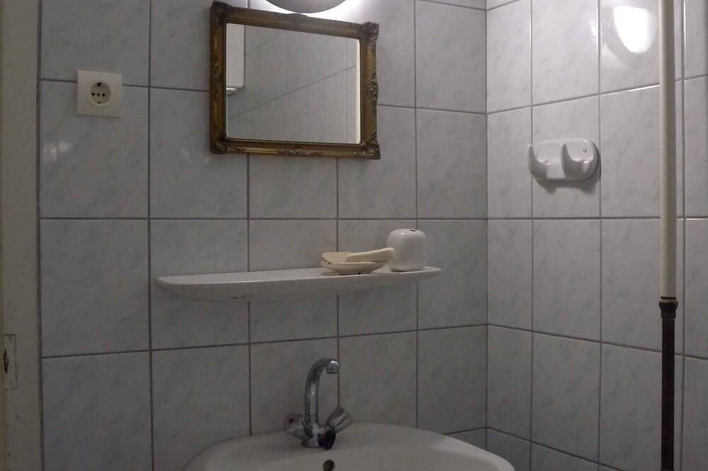 Ferienhaus mit überdachter Terrasse und Grill in Szabadifürdő, Siofok