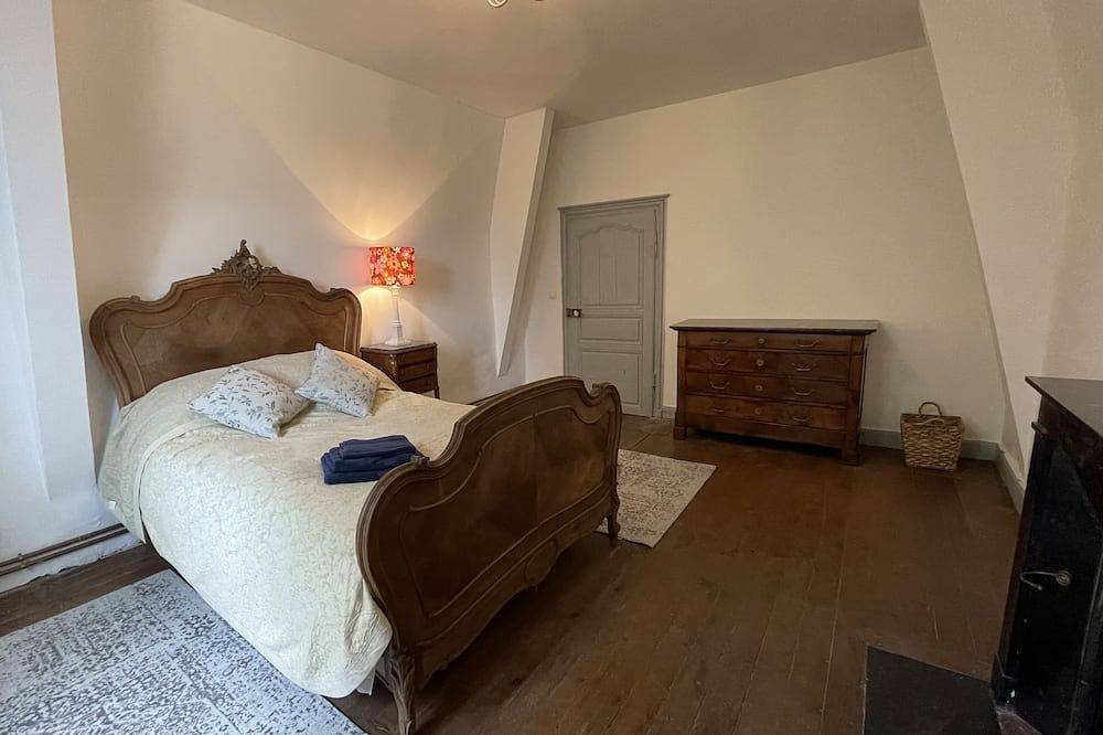 Beautiful 6 bedroom villa with private pool, parking and large garden in Le Pêchereau, Región de Châteauroux