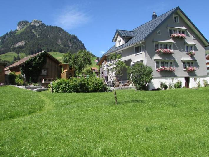 Ferienwohnung für 4 Personen, mit Terrasse und Garten in Nesslau