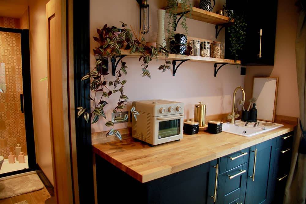 Romantic rural sunset retreat in historical Kent countryside for escape or fun! in Sevenoaks Weald, Kent